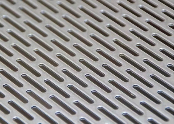 細長かった穴のアルミニウム穴があいた薄板金は0.5-8mmの厚さにパネルをはめる